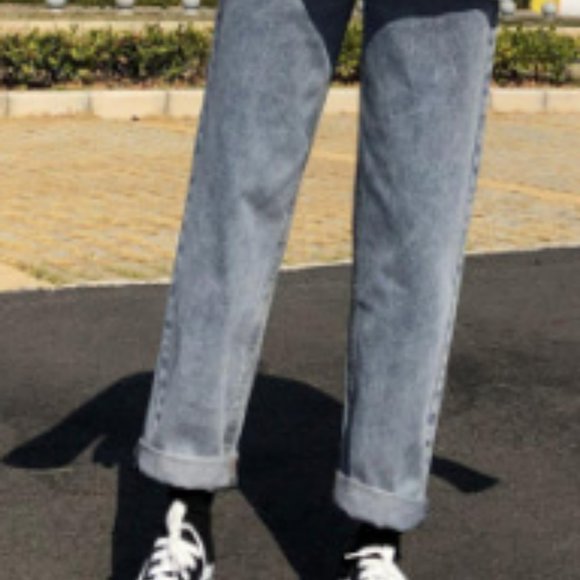 Straight and loose jeans for women